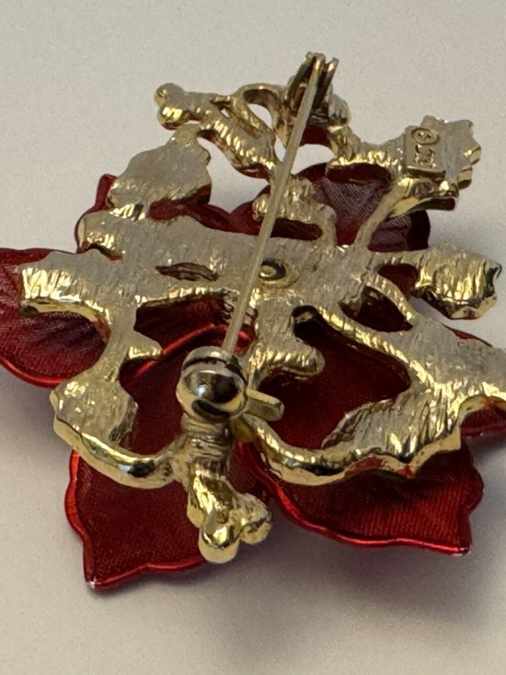 Kenneth Cole Red Poinsettia Brooch Pin Gold-Tone Accents Berry Detail Christmas - Picture 8 of 9